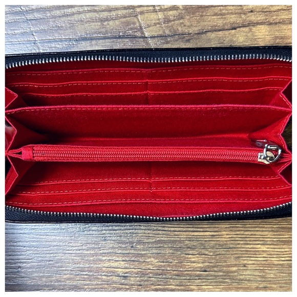 HOBO Retired The Original Black Leather Wallet - Picture 5 of 11